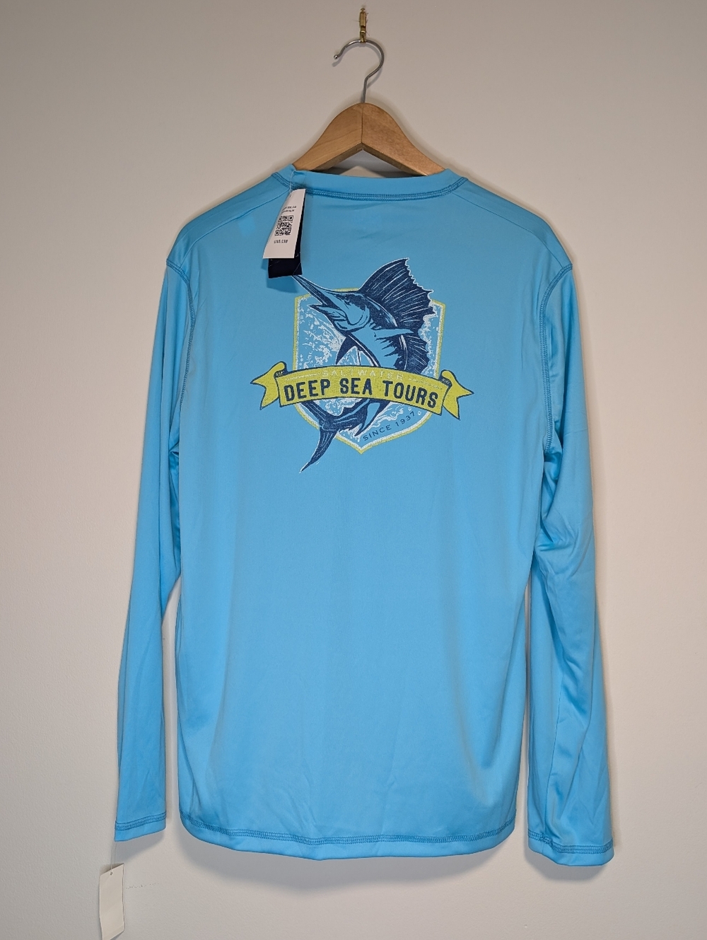 NWT Men's Small UPF- 50 Izod Light Blue Graphic Sunproof Long Sleeve Tee